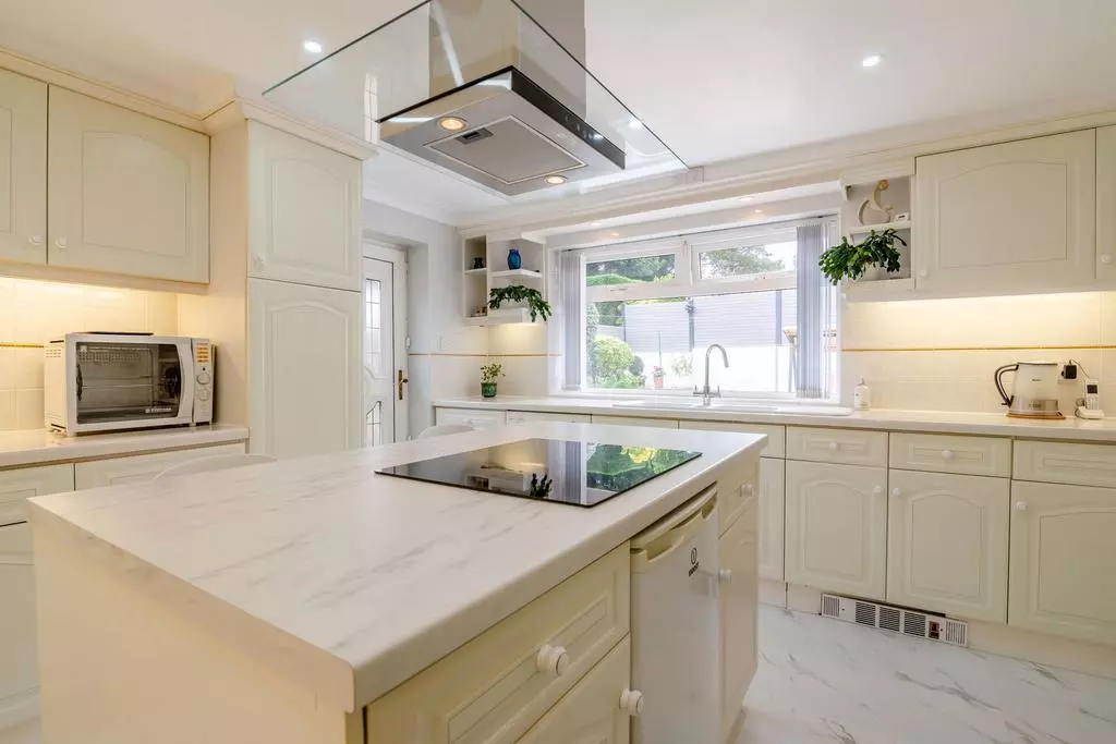 4 bedroom detached bungalow for sale