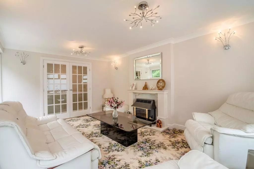 4 bedroom detached bungalow for sale