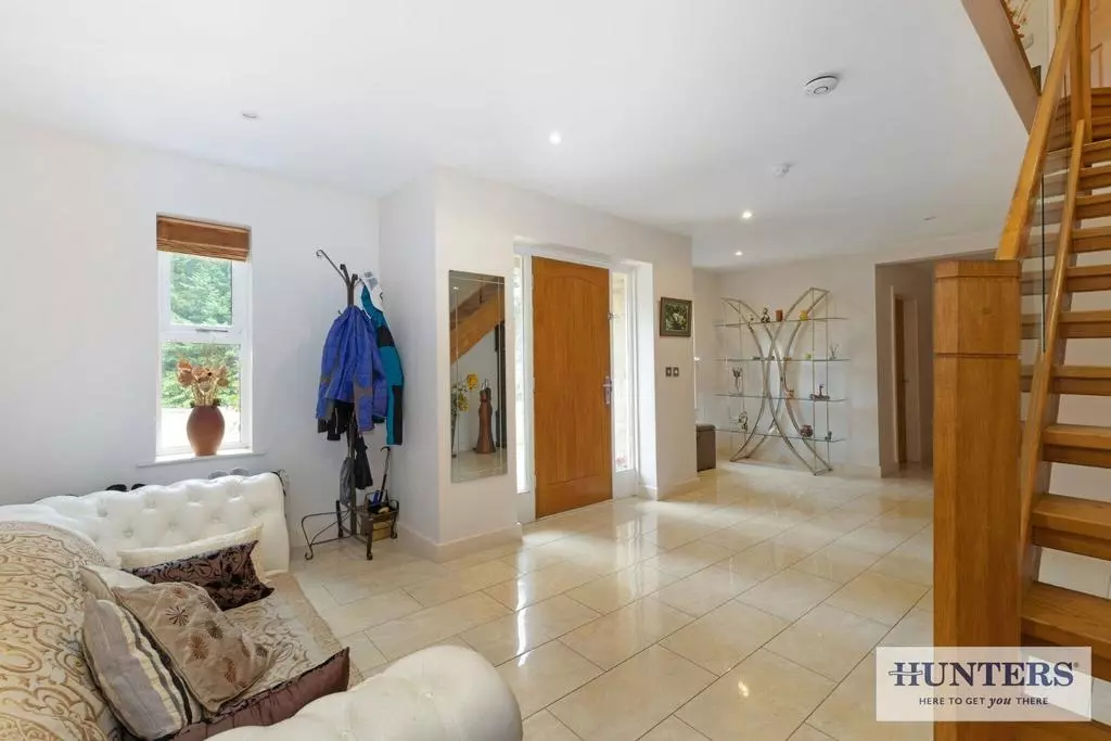 5 bedroom detached house for sale