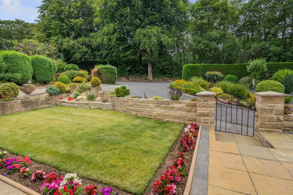 4 bedroom detached bungalow for sale