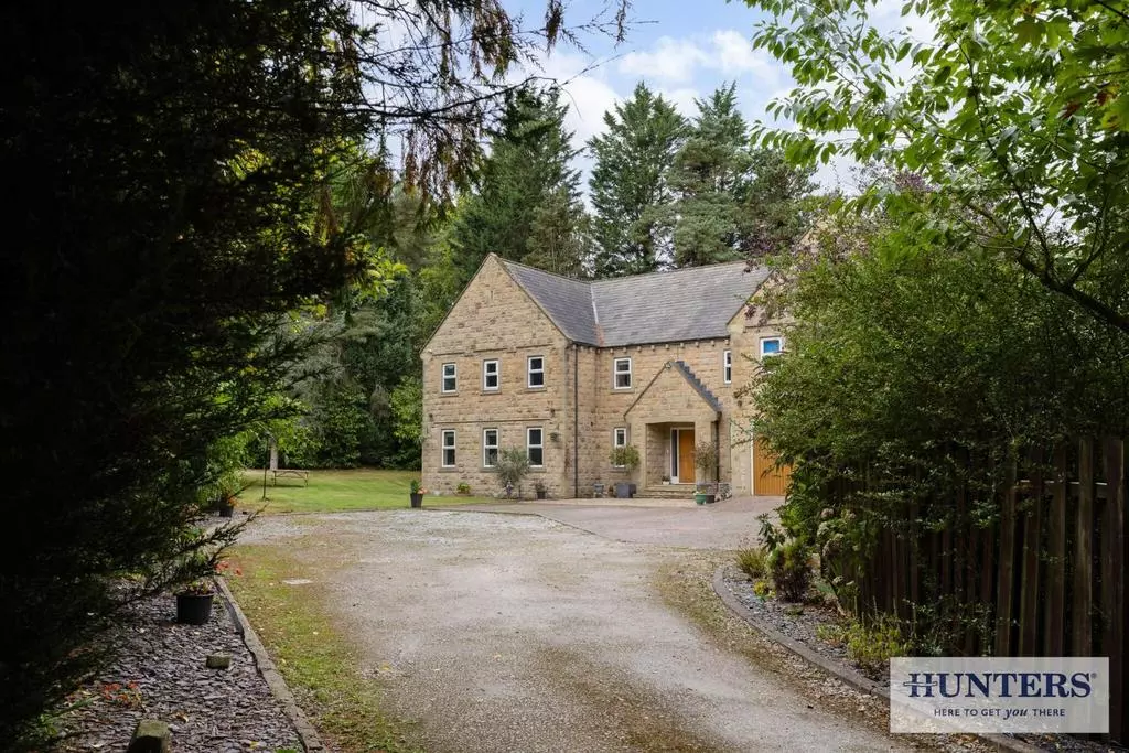 5 bedroom detached house for sale