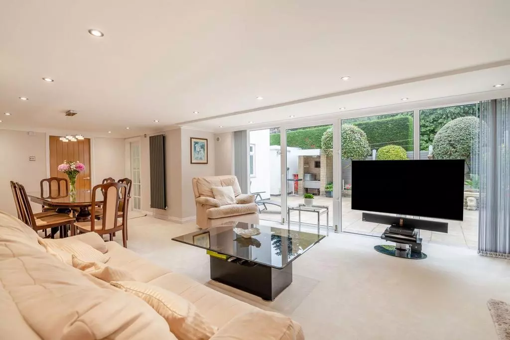 4 bedroom detached bungalow for sale