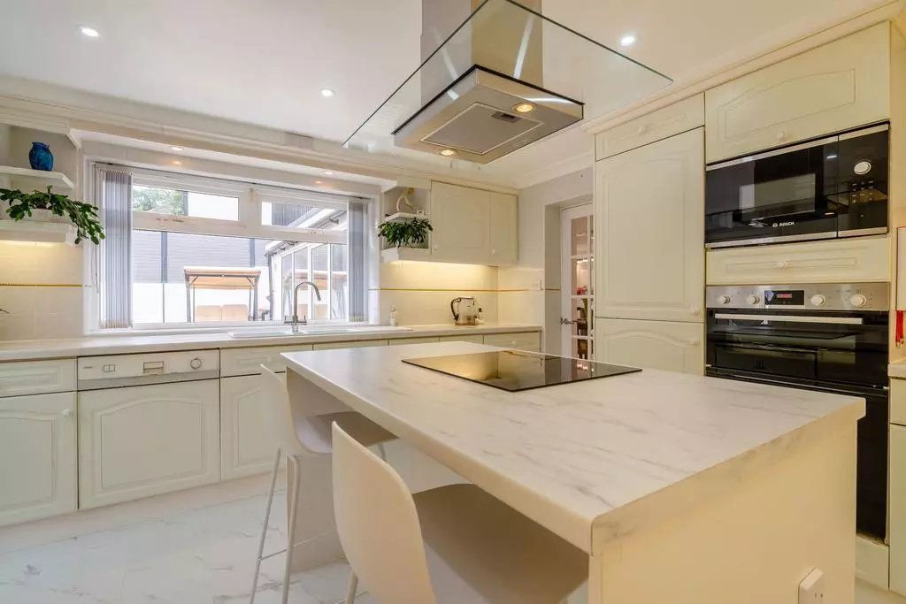 4 bedroom detached bungalow for sale