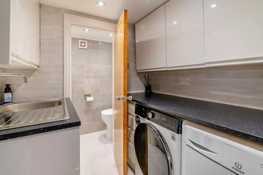 4 bedroom detached bungalow for sale