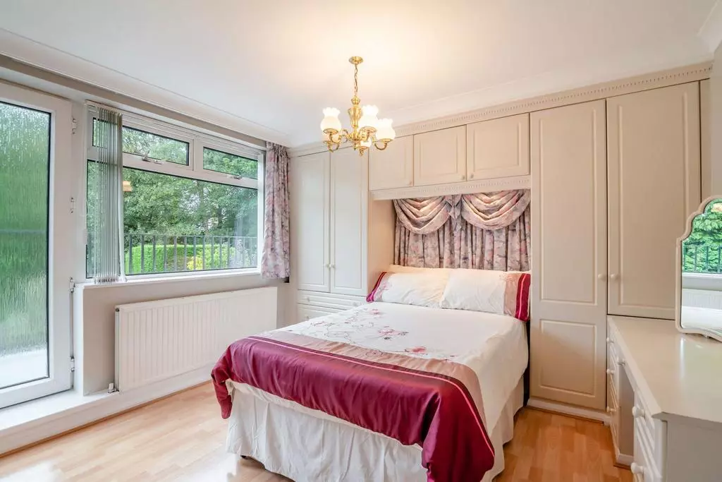 4 bedroom detached bungalow for sale